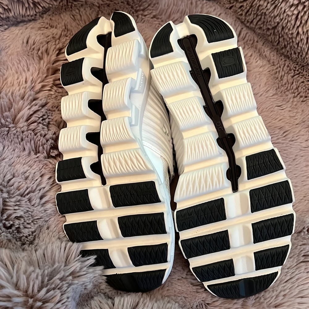 On Cloud Runners - image 4